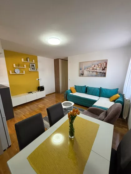 Ugrinovački Put | 4zida.rs