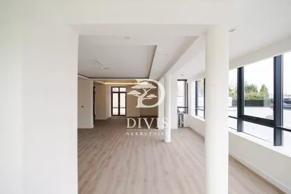 Milovana Glišića bb | 4zida.rs