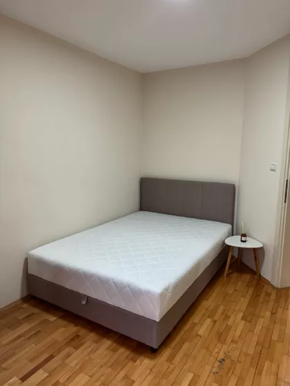 Žanova 5 | 4zida.rs