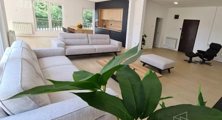 Šestosoban stan | 4zida