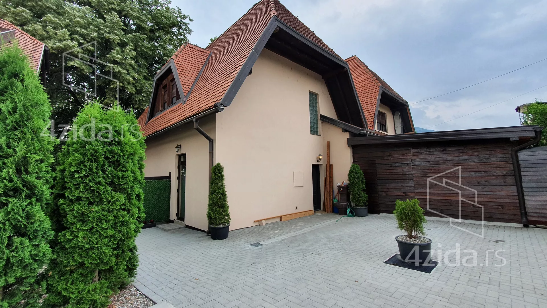 Šestosoban stan | 4zida