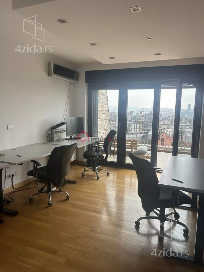 Četvoroiposoban stan | 4zida