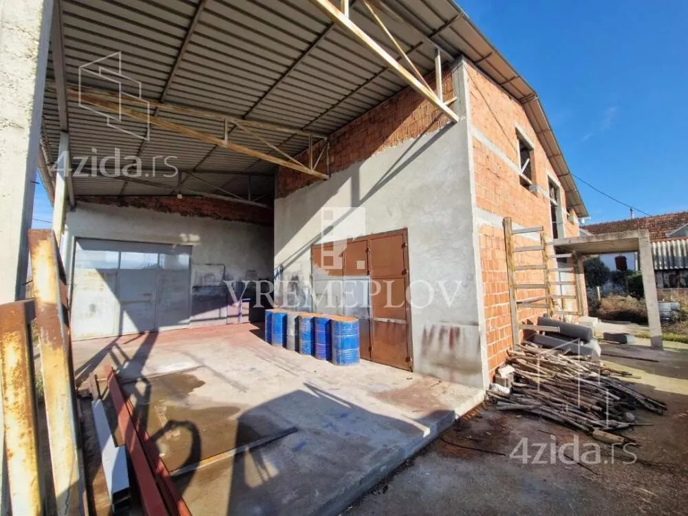 Poslovna zgrada | 4zida