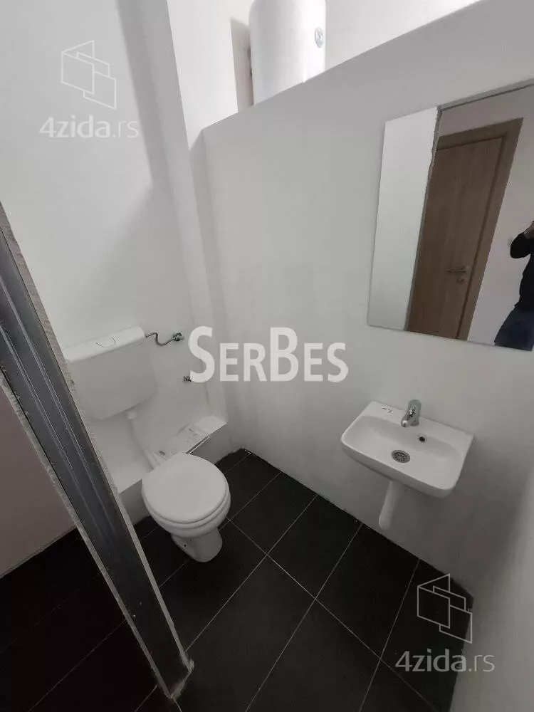 Poslovna zgrada | 4zida