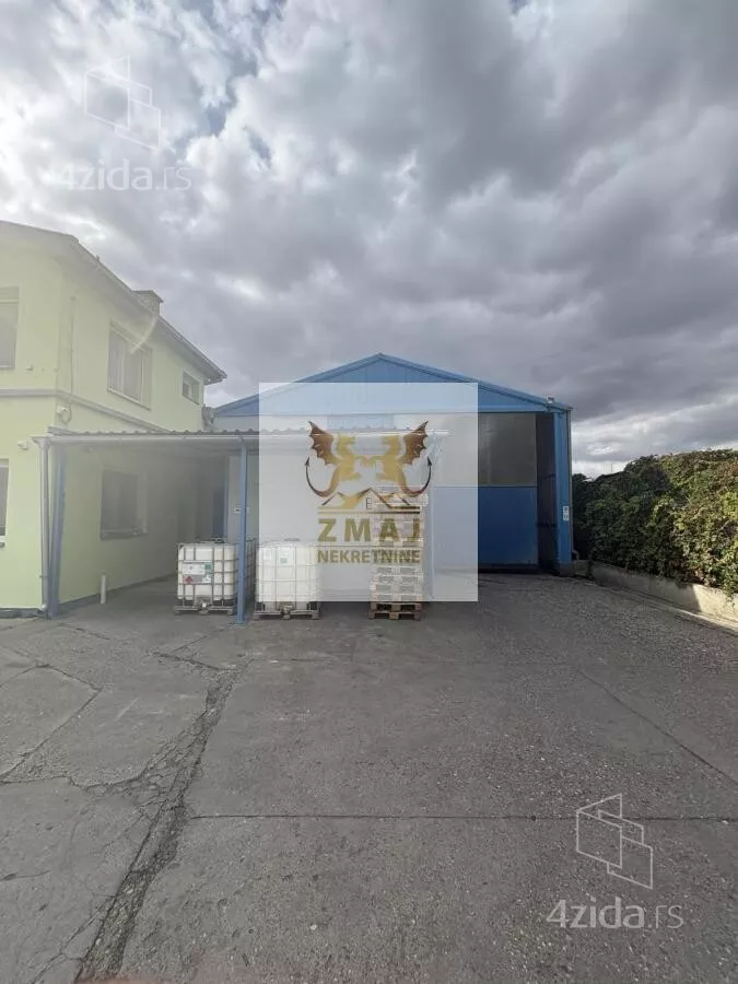 Poslovna zgrada | 4zida