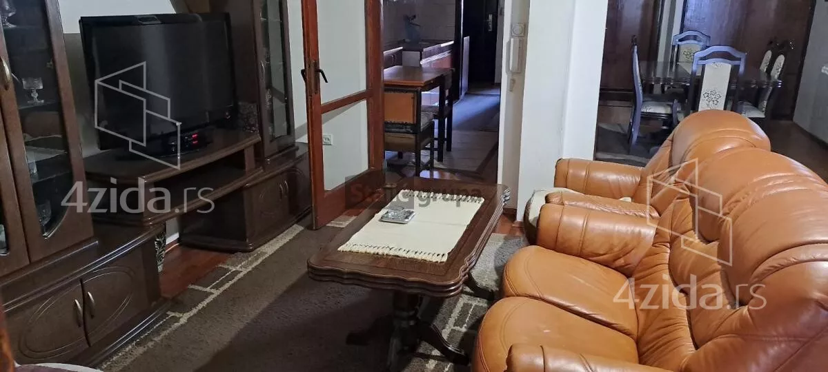 Petosoban stan | 4zida