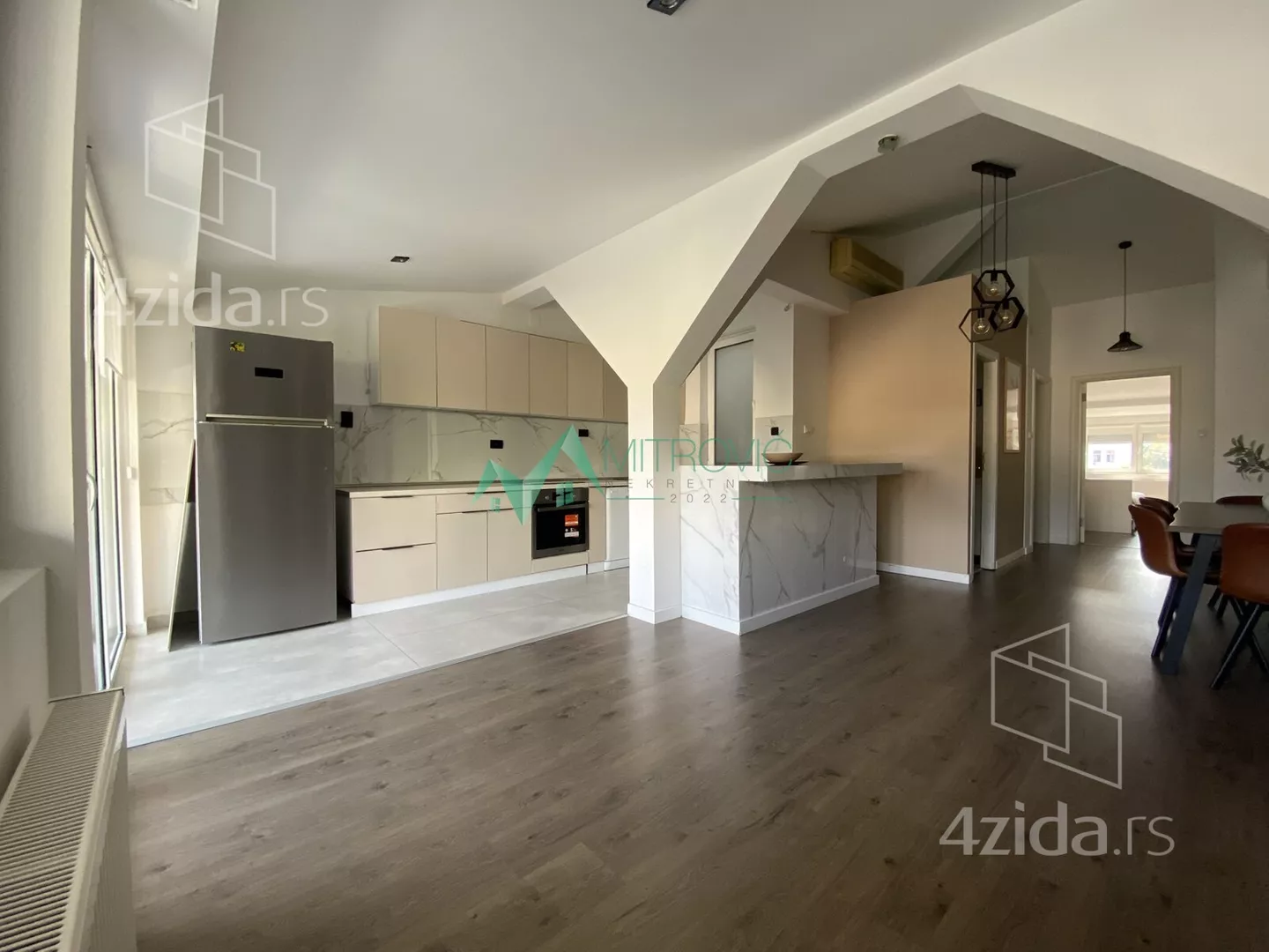 Četvoroiposoban stan | 4zida