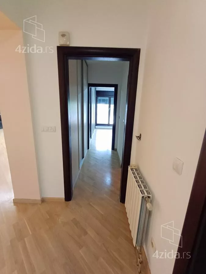 Četvoroiposoban stan | 4zida