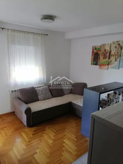 Surčinska | 4zida.rs