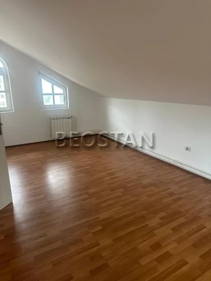 Ustanička | 4zida.rs