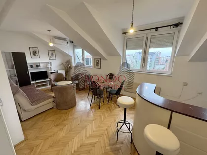 Crveni Pevac | 4zida.rs