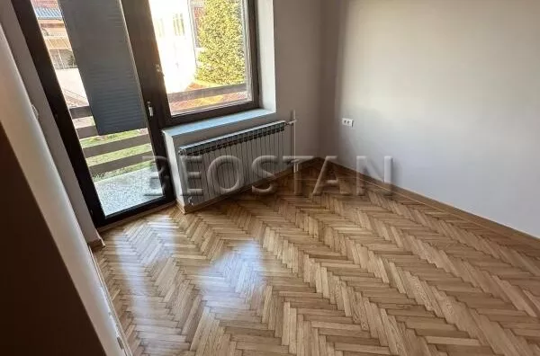 Šestosoban stan | 4zida