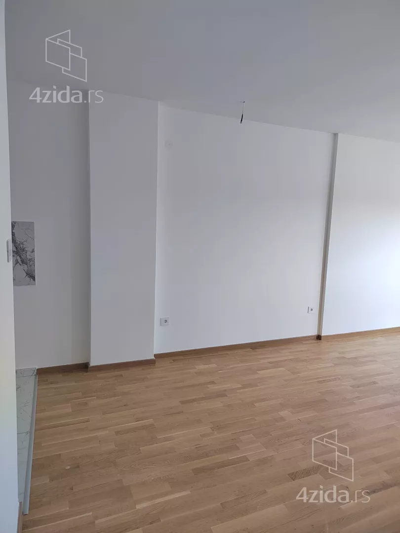 Četvoroiposoban stan | 4zida