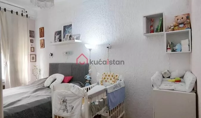 Šestosoban stan | 4zida