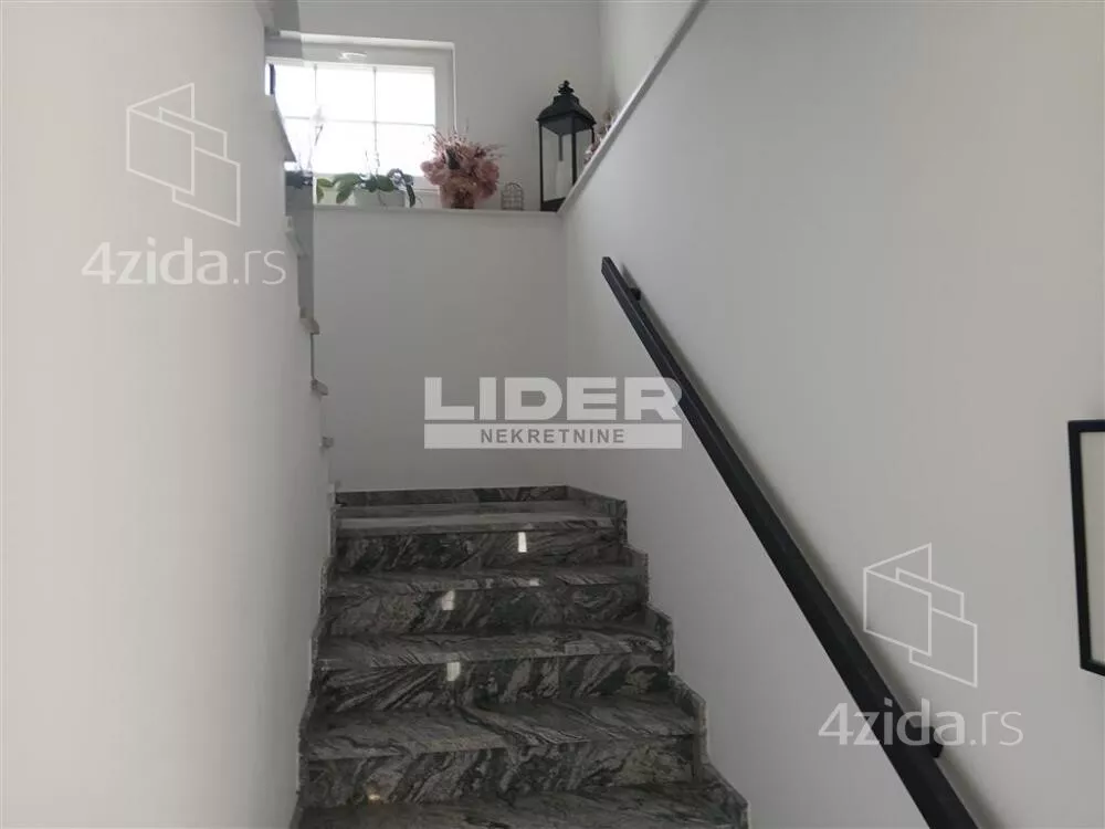 Šestosoban stan | 4zida