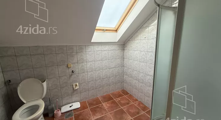 Poslovna zgrada | 4zida