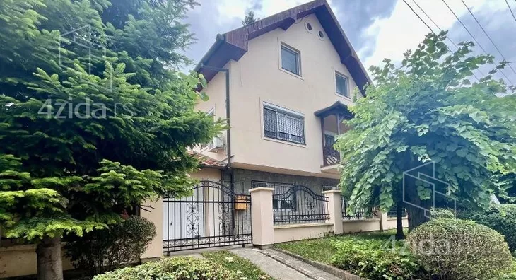 Kuća na prodaju, Petrovaradin, 309.000€, 360m² - stampaj