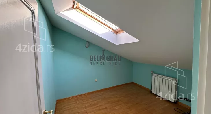 Sedmosoban stan | 4zida