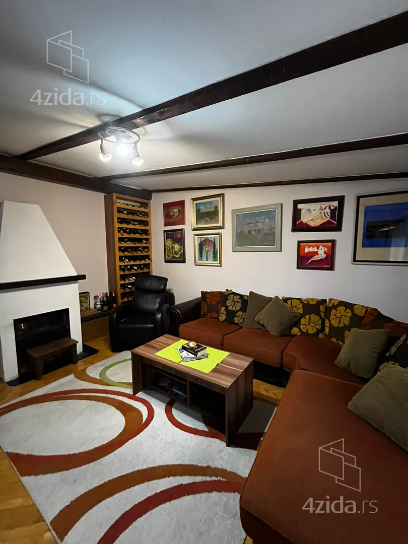 Šestosoban stan | 4zida