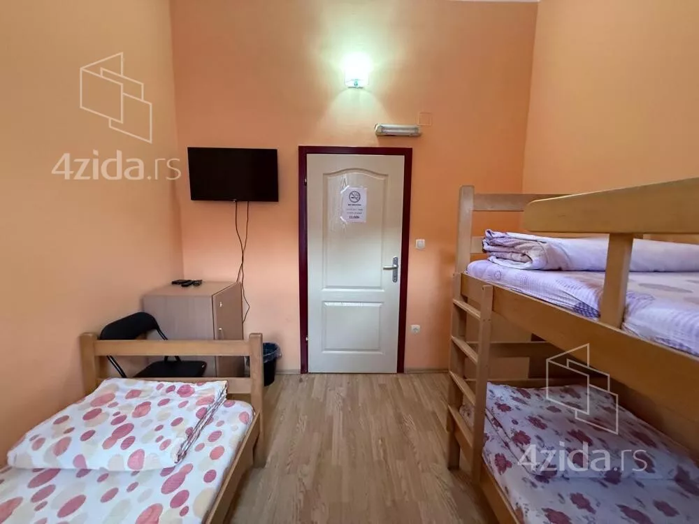 Šestoiposoban stan | 4zida