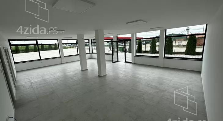 Poslovna zgrada | 4zida