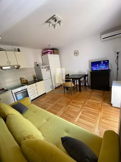 Steve Žigona | 4zida.rs