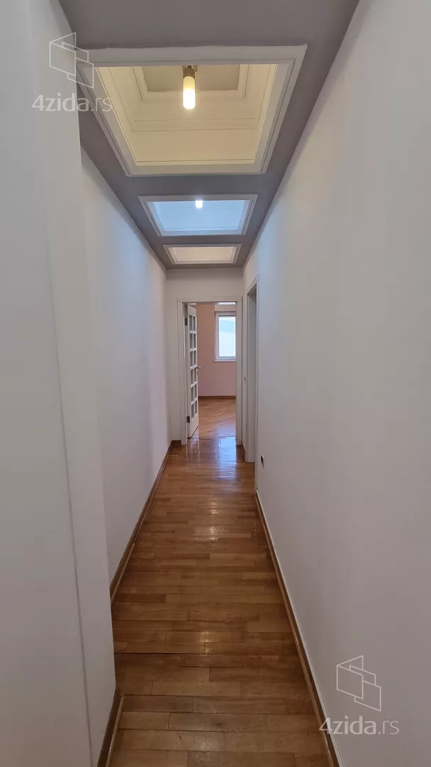 Šestosoban stan | 4zida