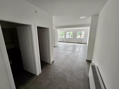 Crveni Pevac | 4zida.rs