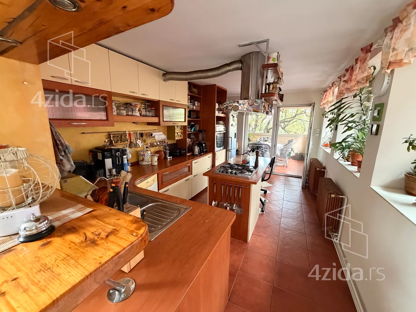 Troiposoban stan | 4zida