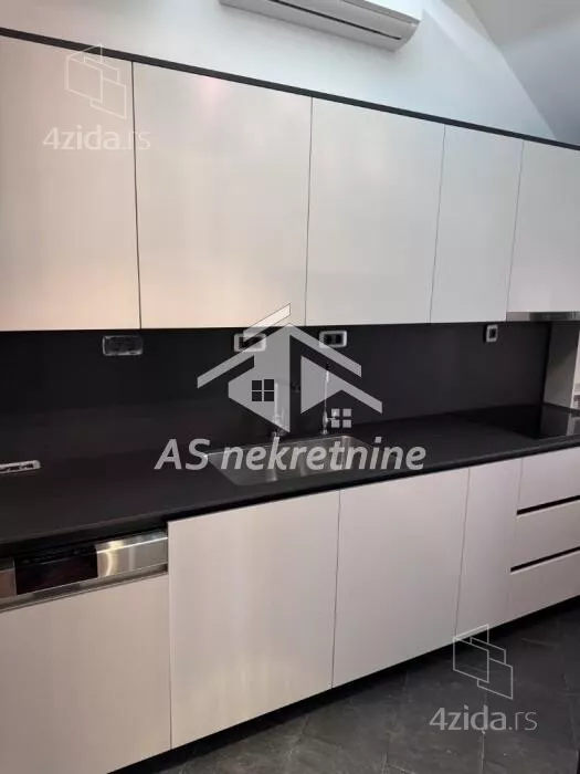 Četvoroiposoban stan | 4zida