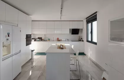 MARSALA TITA | 4zida.rs