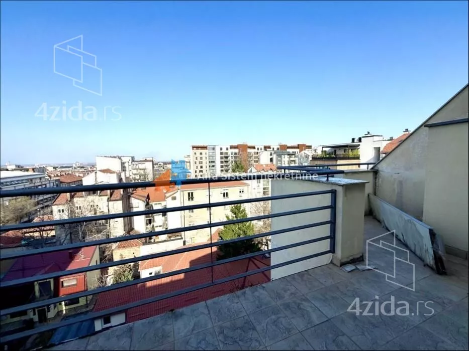 Šestosoban stan | 4zida