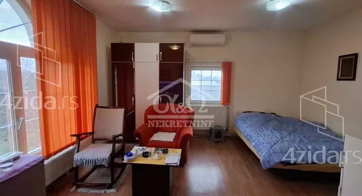 Poslovna zgrada | 4zida