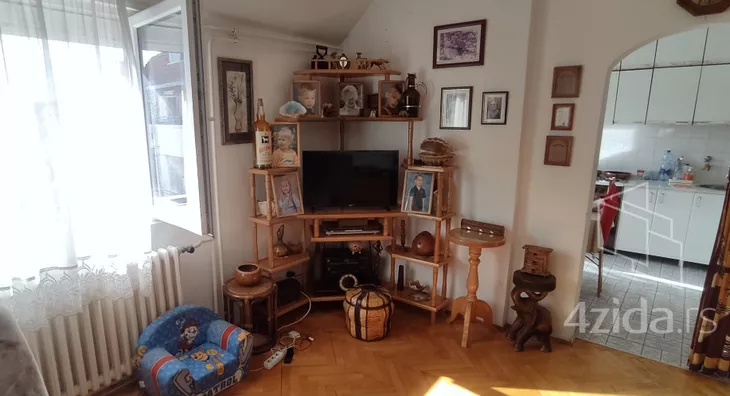 Šestosoban stan | 4zida