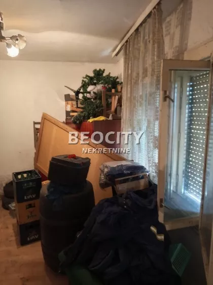 Vase Ostojića | 4zida.rs