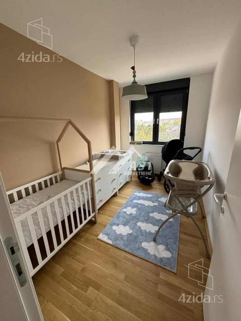 Troiposoban stan | 4zida