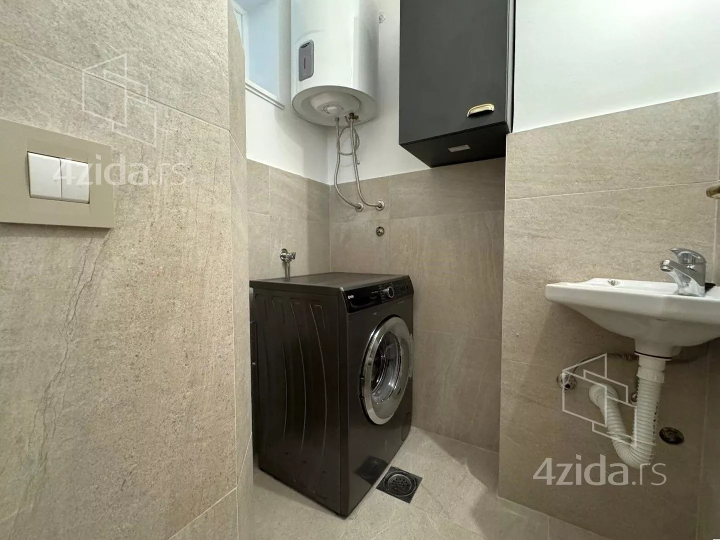 Petosoban stan | 4zida