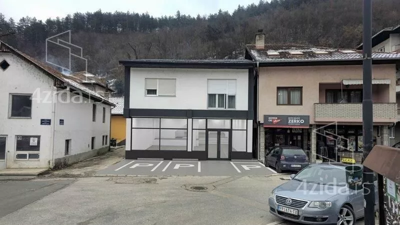 Lokal | 4zida
