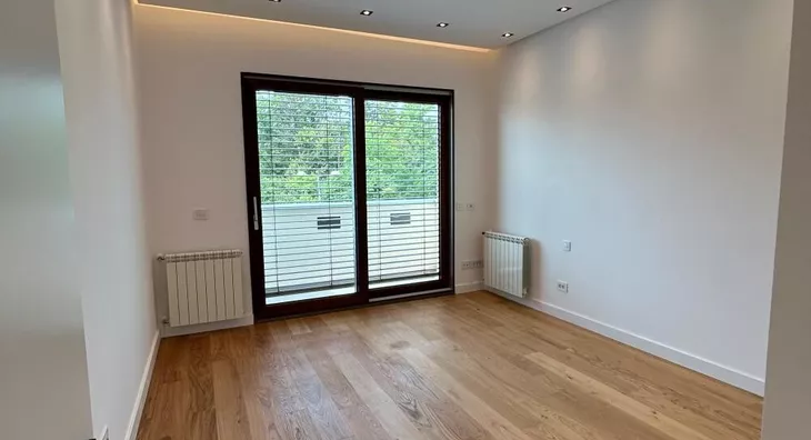 Šestoiposoban stan | 4zida