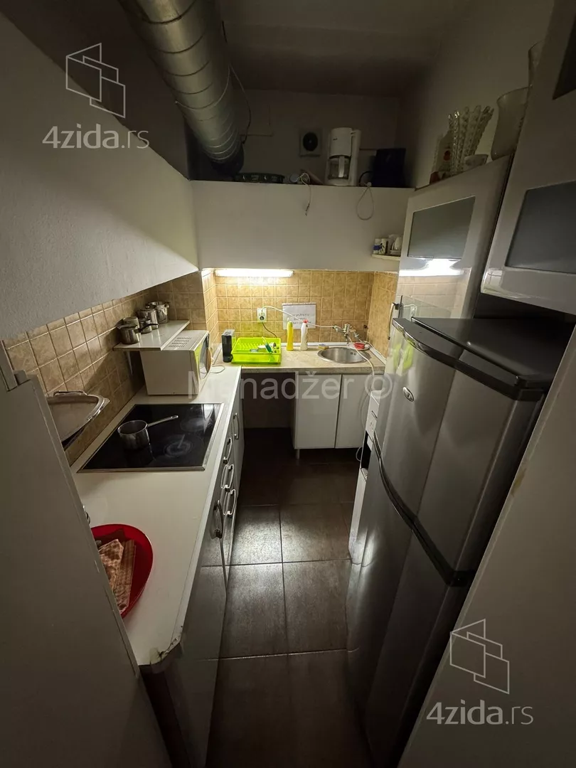 Poslovna zgrada | 4zida