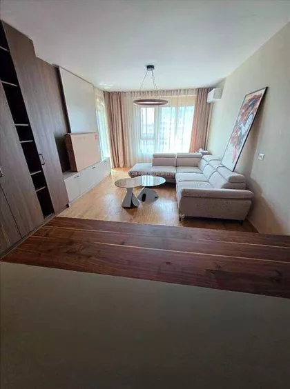 Tadije Sondermajera | 4zida.rs