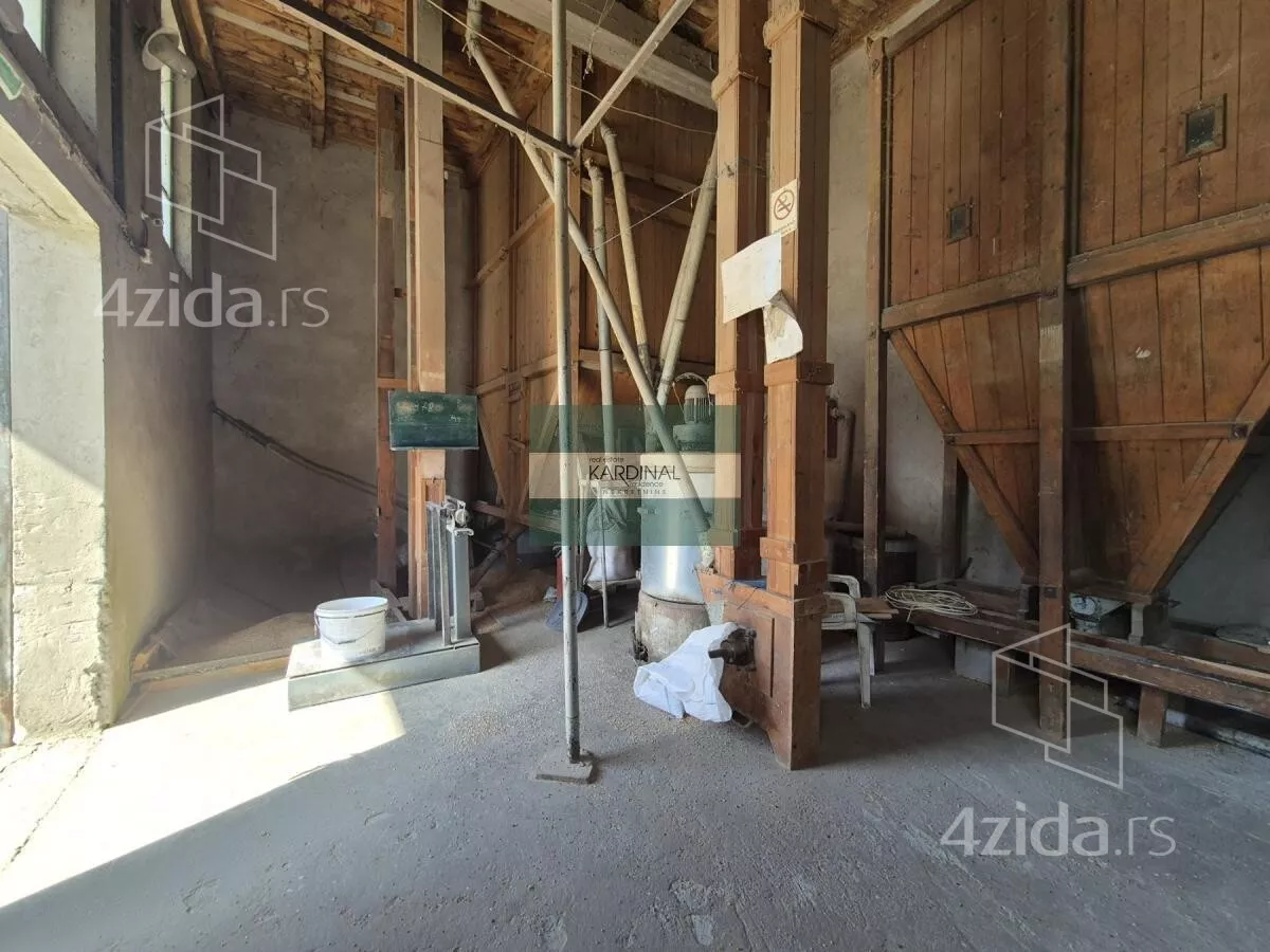 Poslovna zgrada | 4zida