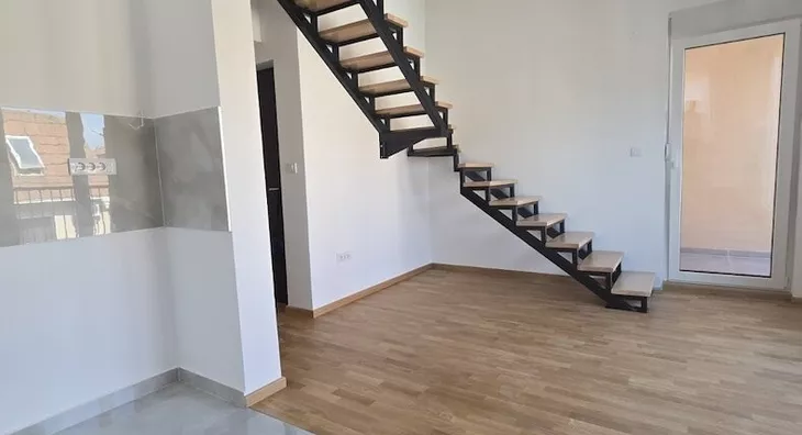 Četvoroiposoban stan | 4zida