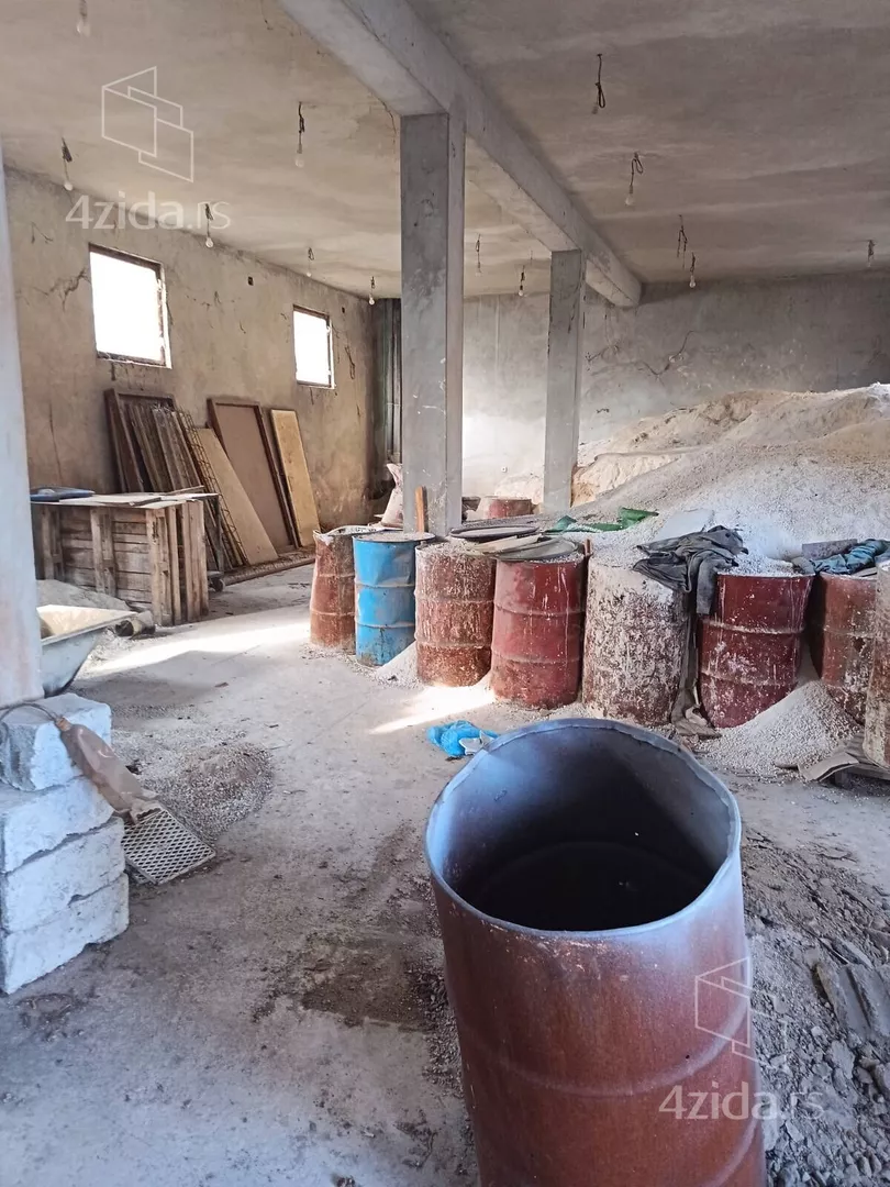 Poslovna zgrada | 4zida