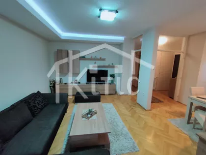 Ekonomski/Pravni Fakultet | 4zida.rs