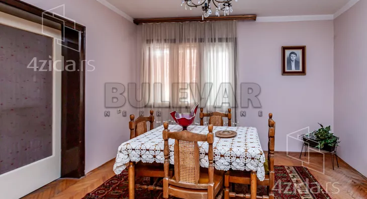 Troiposoban stan | 4zida