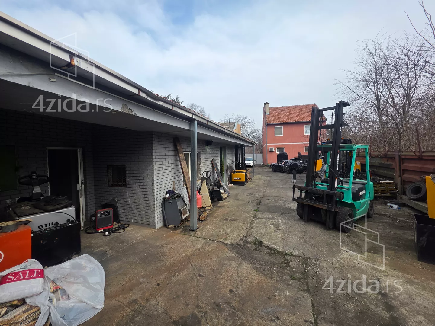Poslovna zgrada | 4zida