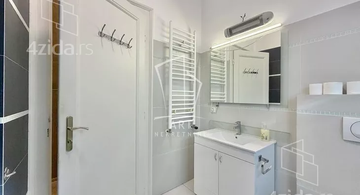 Šestosoban stan | 4zida