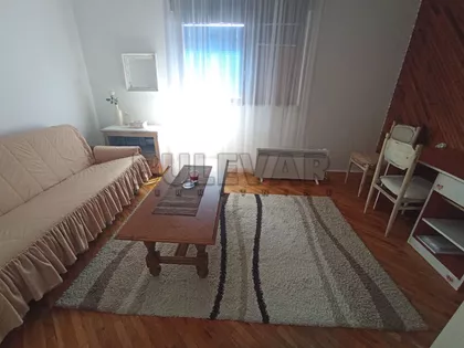 Kninska | 4zida.rs