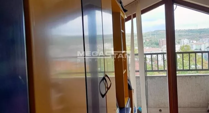 Šestosoban stan | 4zida